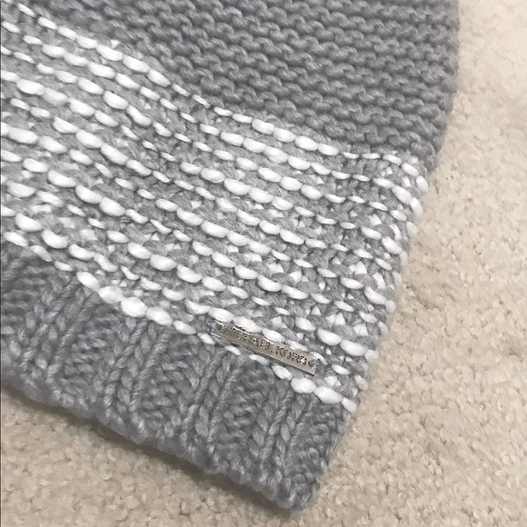 🆕🔥MK SUPER CUTE GRAY&WHITE KNITTED BEANIE&MK EMBLEM IN SILVER AT THE BOTTOMNWT - Picture 4 of 7